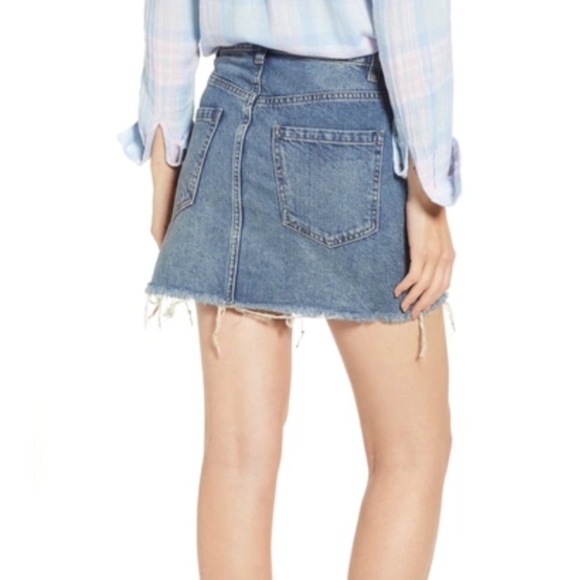 Free People Zip It Up Frayed Jean Skirt NEW - Picture 2 of 9